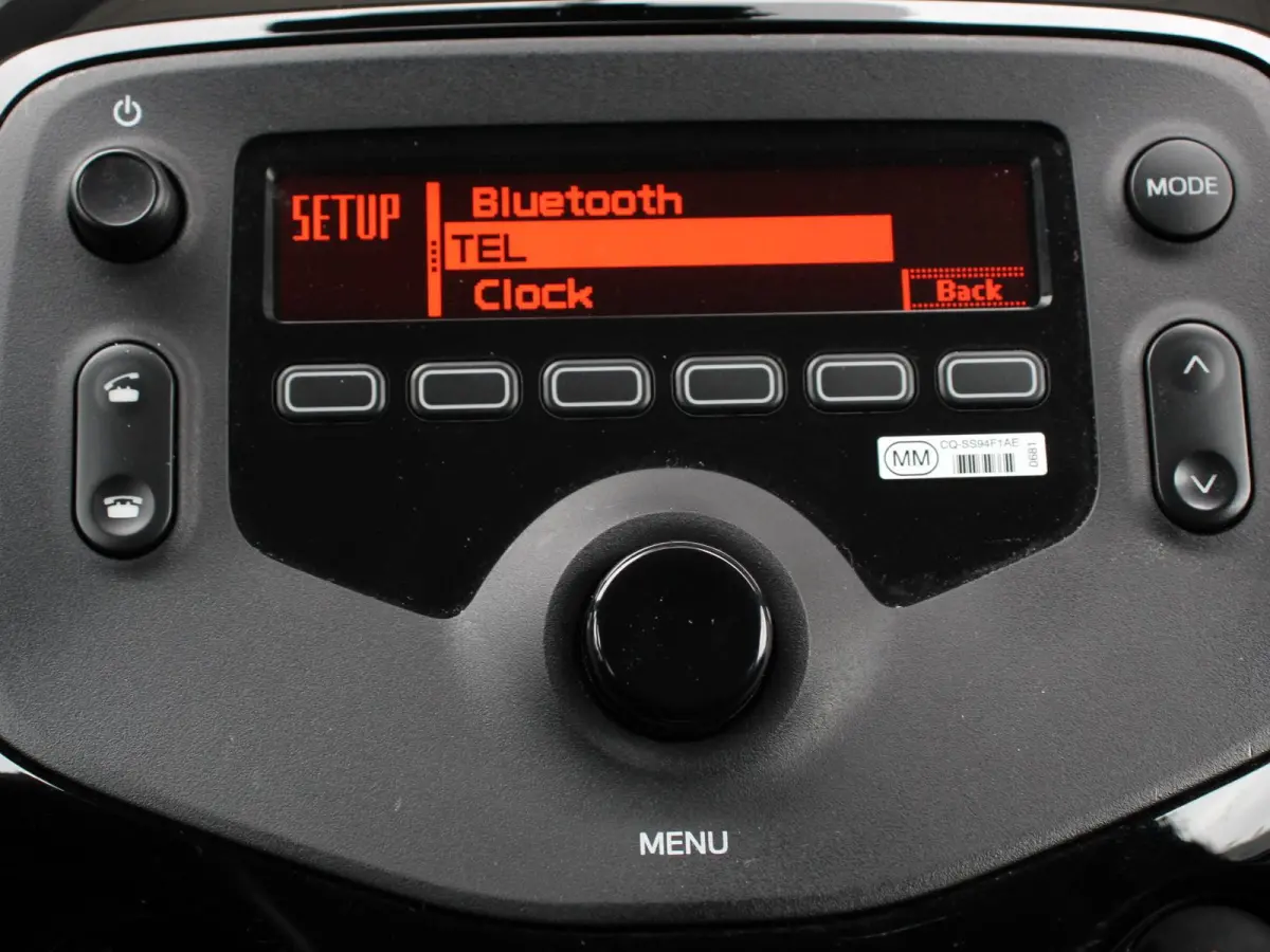 1.0 VTi Feel Airco Bluetooth Led 5 Deurs Radio