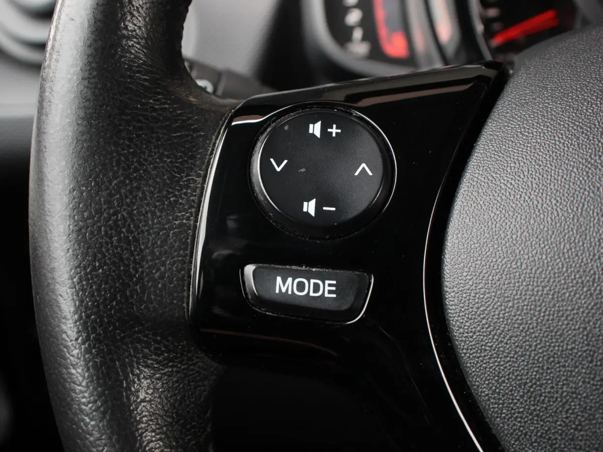 1.0 VTi Feel Airco Bluetooth Led 5 Deurs Radio