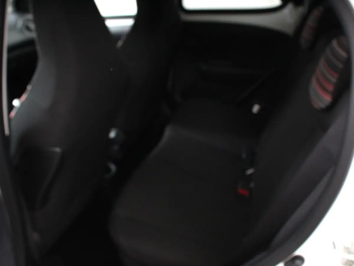 1.0 VTi Feel Airco Bluetooth Led 5 Deurs Radio