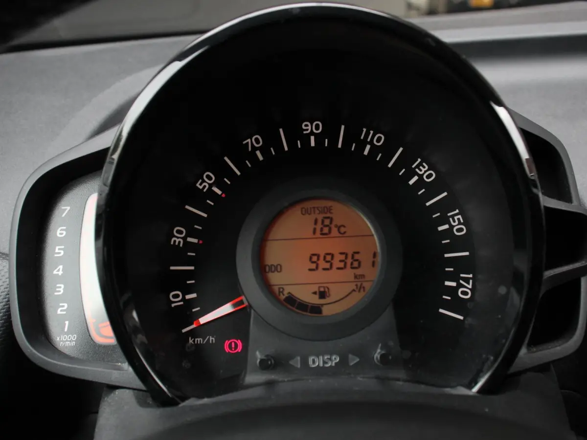 1.0 VTi Feel Airco Bluetooth Led 5 Deurs Radio