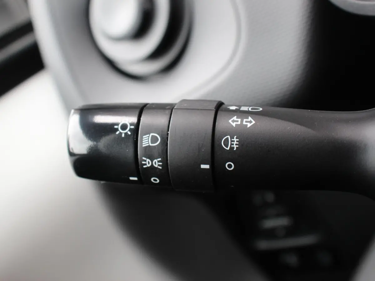 1.0 VTi Feel Airco Bluetooth Led 5 Deurs Radio
