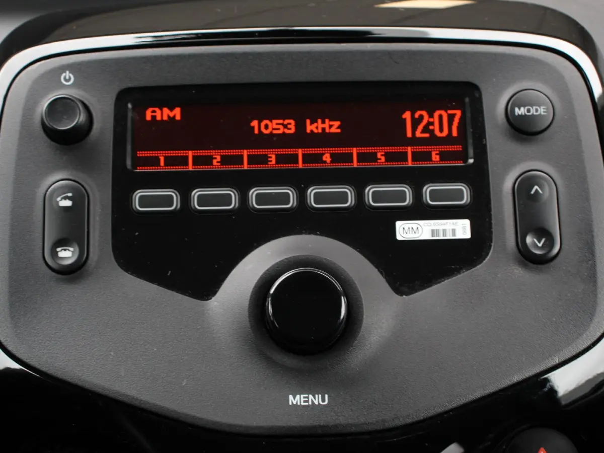 1.0 VTi Feel Airco Bluetooth Led 5 Deurs Radio