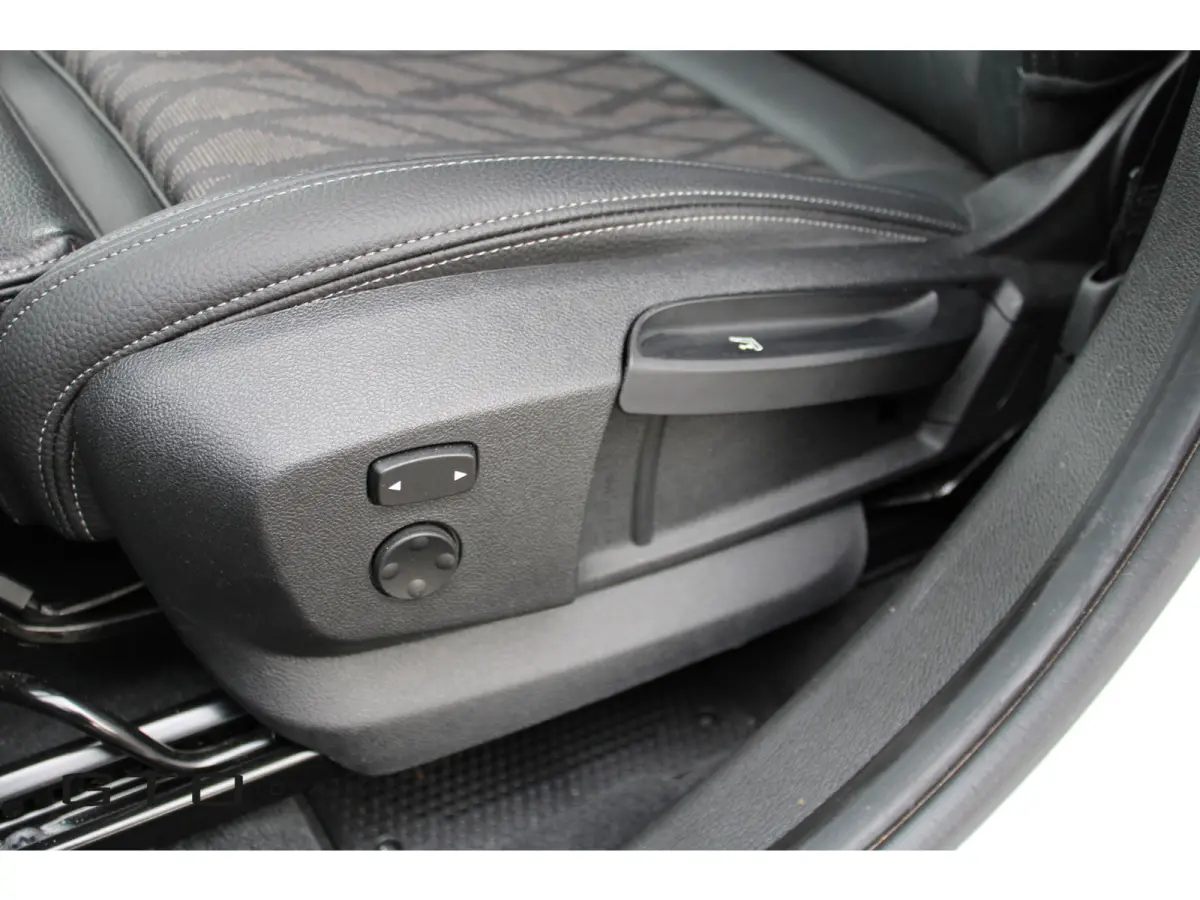 xDrive25e | LED | Getint Glas | Camera | Trekhaak