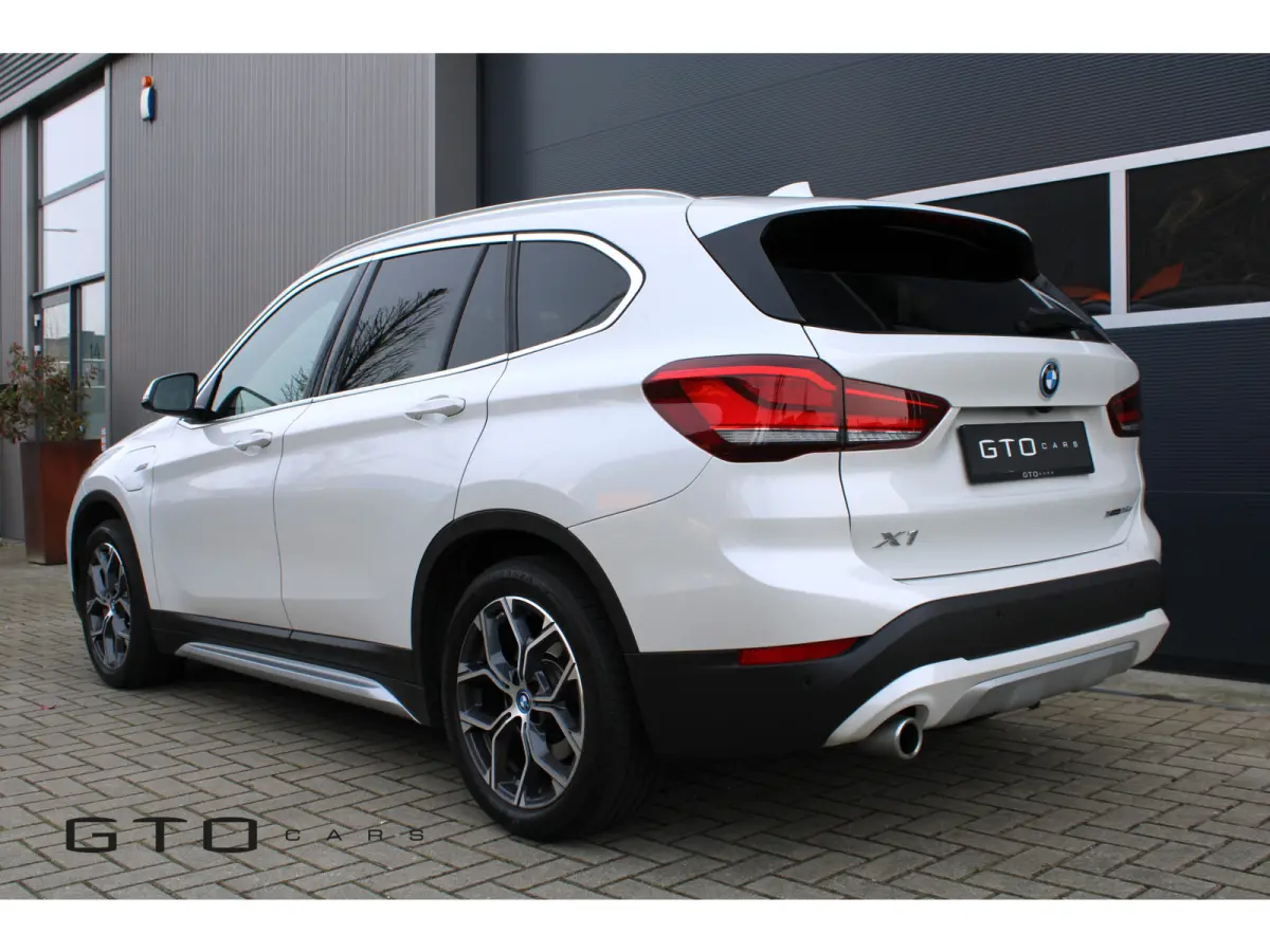 xDrive25e | LED | Getint Glas | Camera | Trekhaak