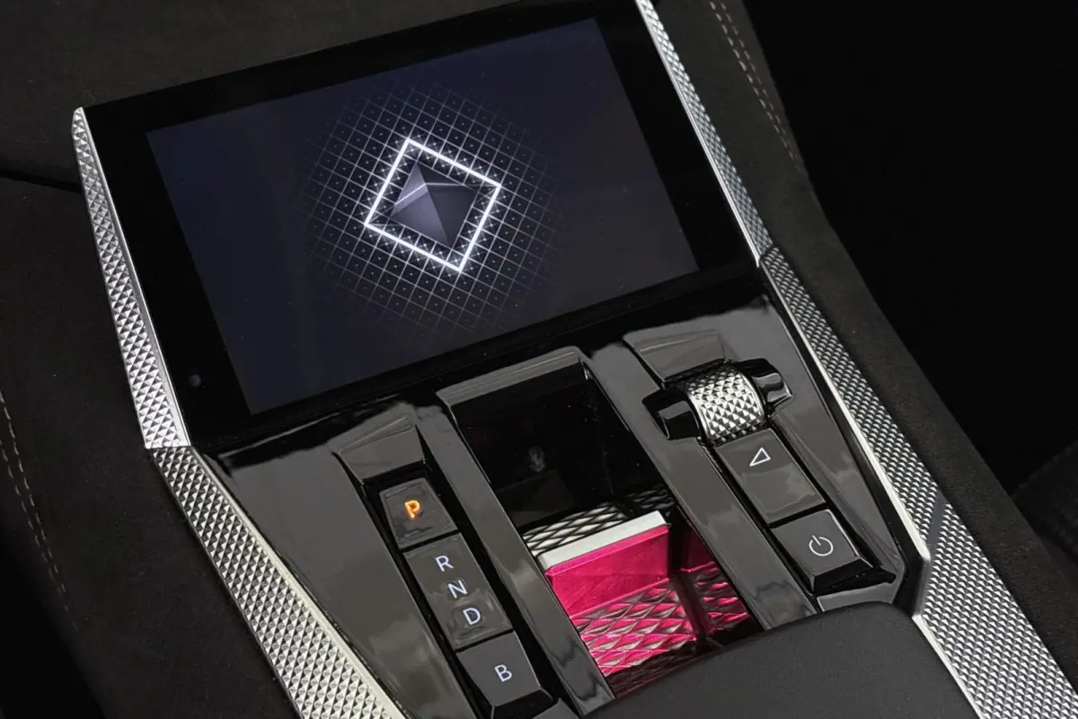 E-Tense Performance Line Navigatie Apple CarPlay Achteruitrijcamera