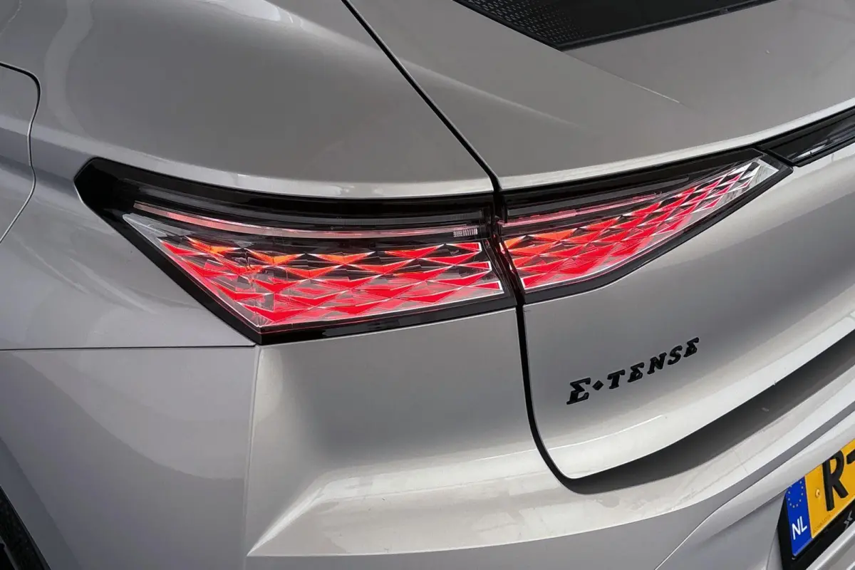 E-Tense Performance Line Navigatie Apple CarPlay Achteruitrijcamera