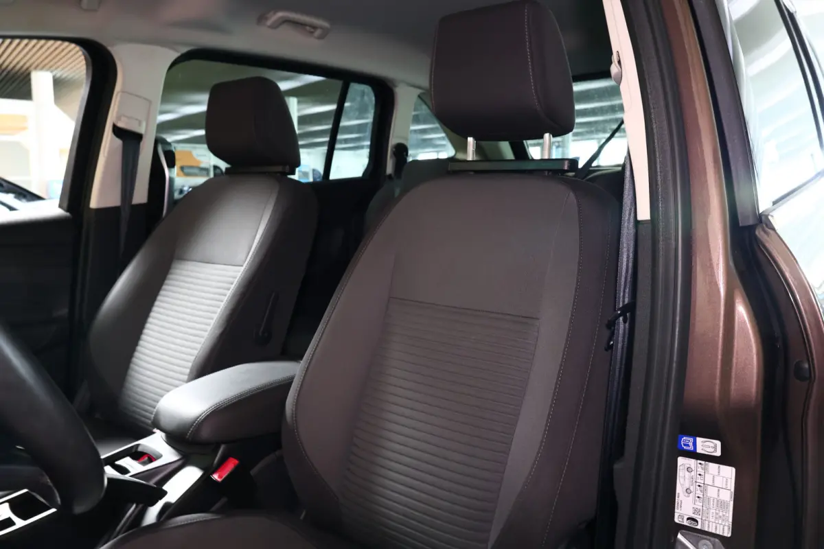 1.5 Titanium AUTOMAAT NAVI STOELVW KEYLS PDC CRUISE BT '17