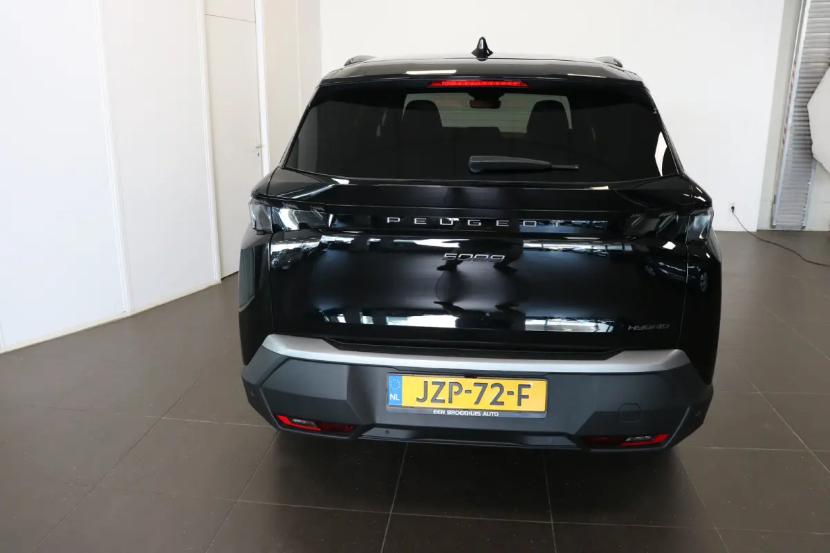 1.2 Hybrid 136 GT | Achterbank in delen neerklapbaar | Achterbank verstelbaar | Achteruitrijcamera 360 Camera | Full LED koplampen | 19 inch lichtmetalen velgen