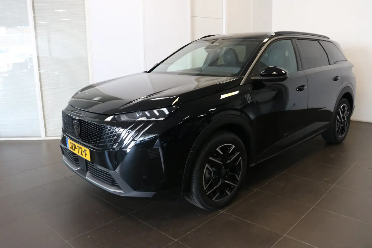 1.2 Hybrid 136 GT | Achterbank in delen neerklapbaar | Achterbank verstelbaar | Achteruitrijcamera 360 Camera | Full LED koplampen | 19 inch lichtmetalen velgen