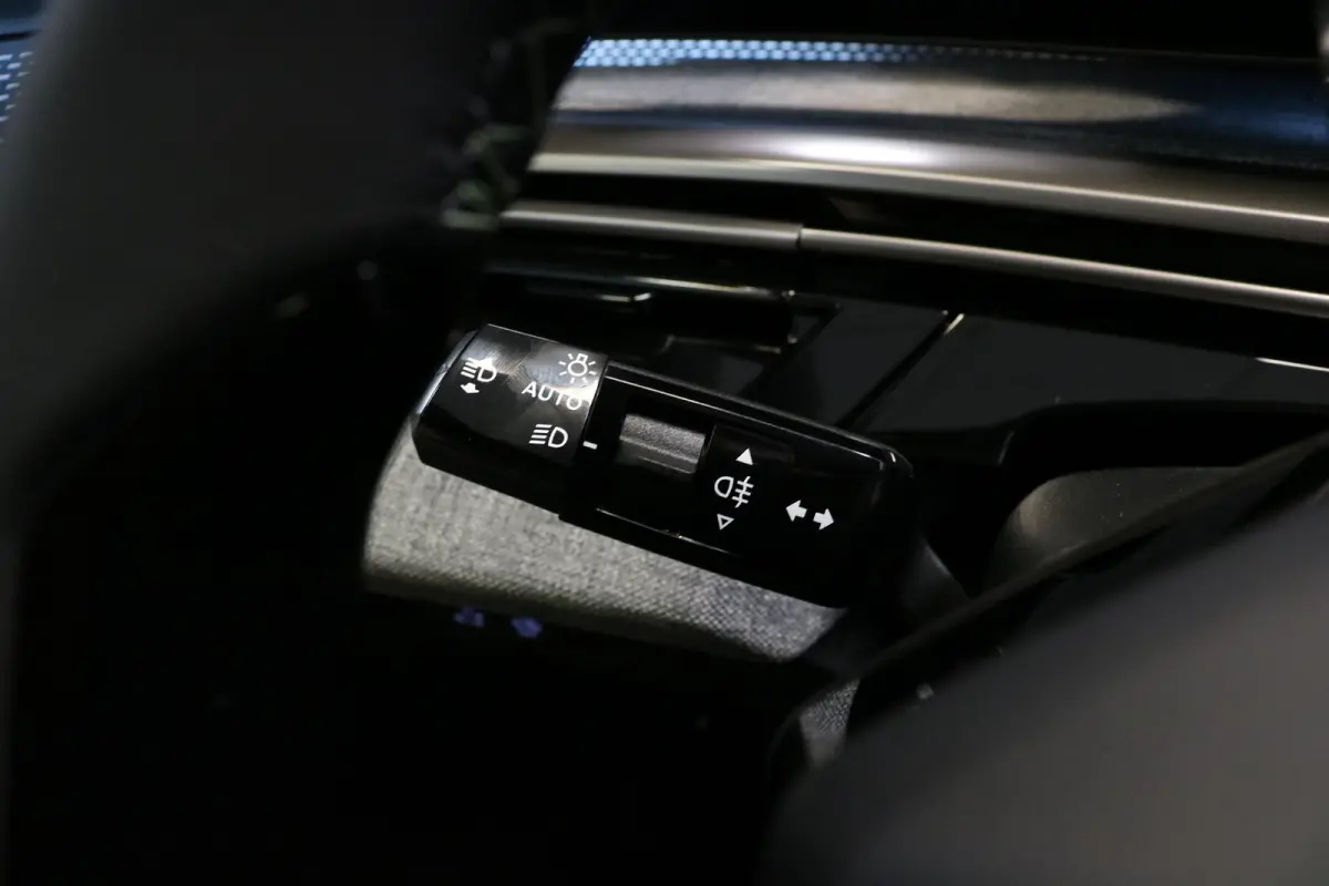 1.2 Hybrid 136 GT | Achterbank in delen neerklapbaar | Achterbank verstelbaar | Achteruitrijcamera 360 Camera | Full LED koplampen | 19 inch lichtmetalen velgen