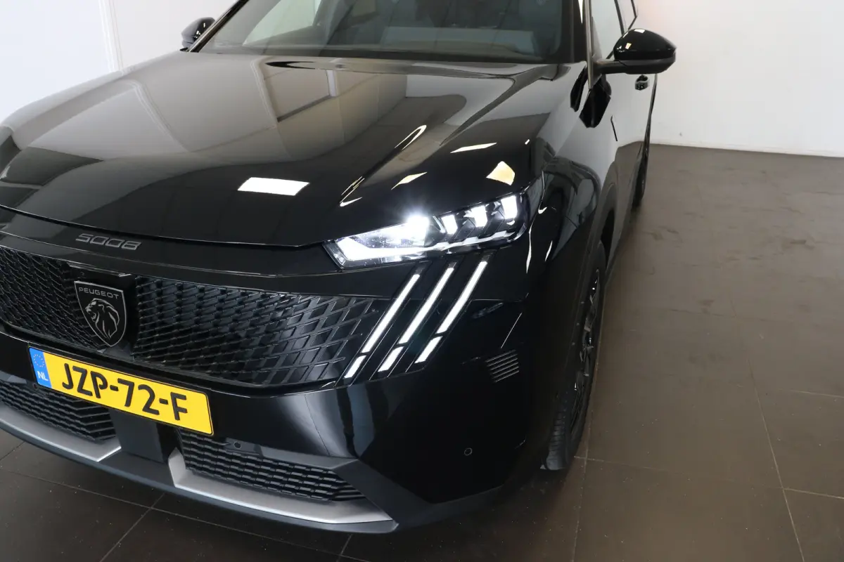 1.2 Hybrid 136 GT | Achterbank in delen neerklapbaar | Achterbank verstelbaar | Achteruitrijcamera 360 Camera | Full LED koplampen | 19 inch lichtmetalen velgen
