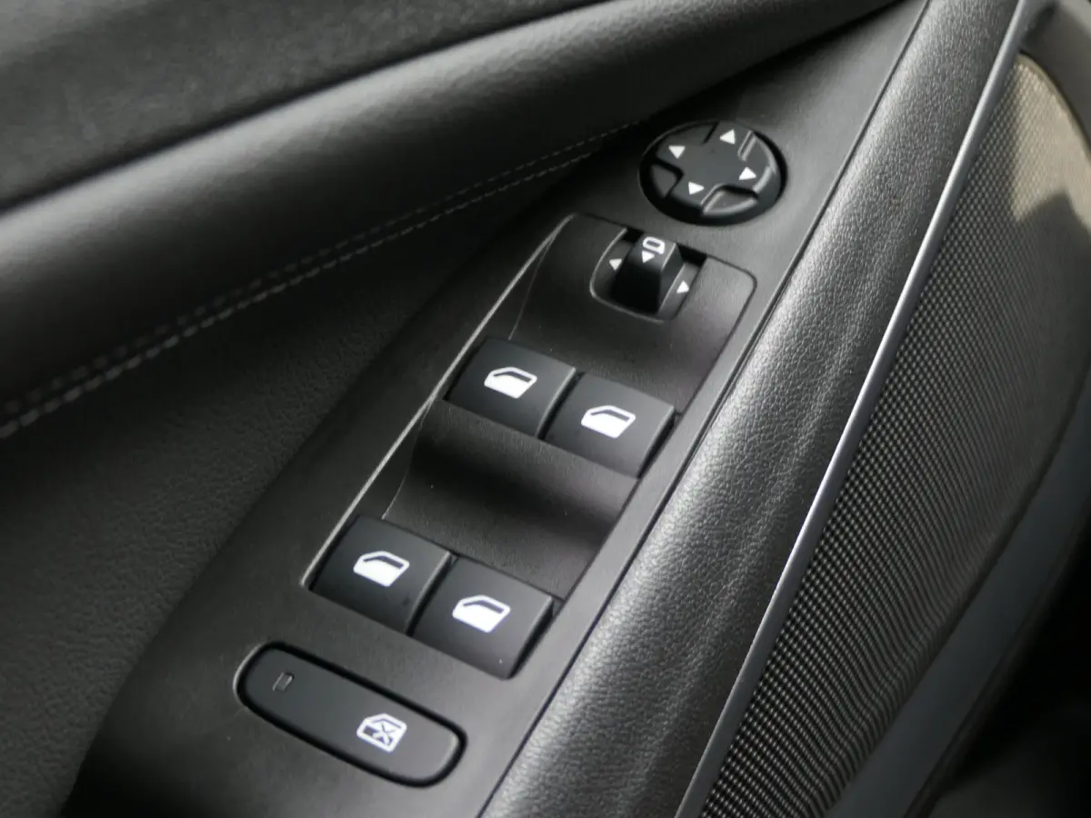 1.2 Turbo Elegance | Automaat | Bluetooth | LMV 16''