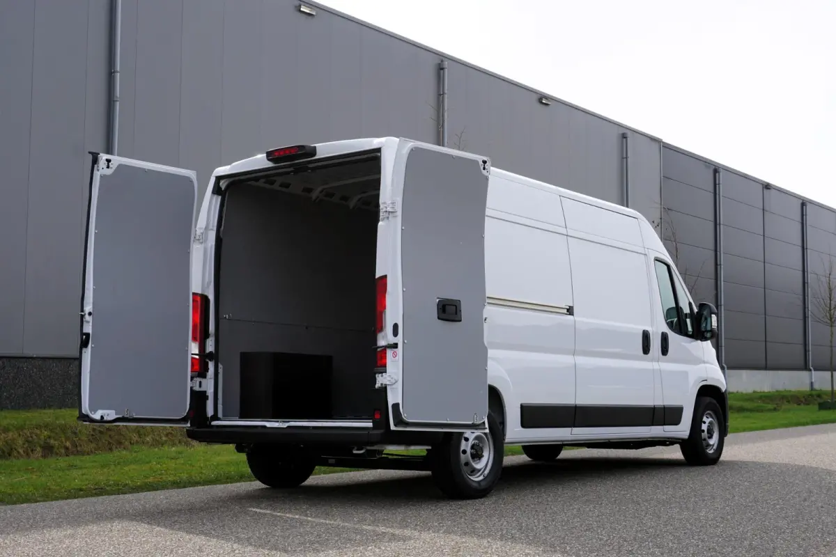 2.2 BlueHDi 140 S&S L3H2 3.5t |Standkachel |Camera |Cruise |Navi |Betimmering |Stoelverwarming |Bluetooth media en telefonie |1e eigenaar |Topstaat |Lage km-stand