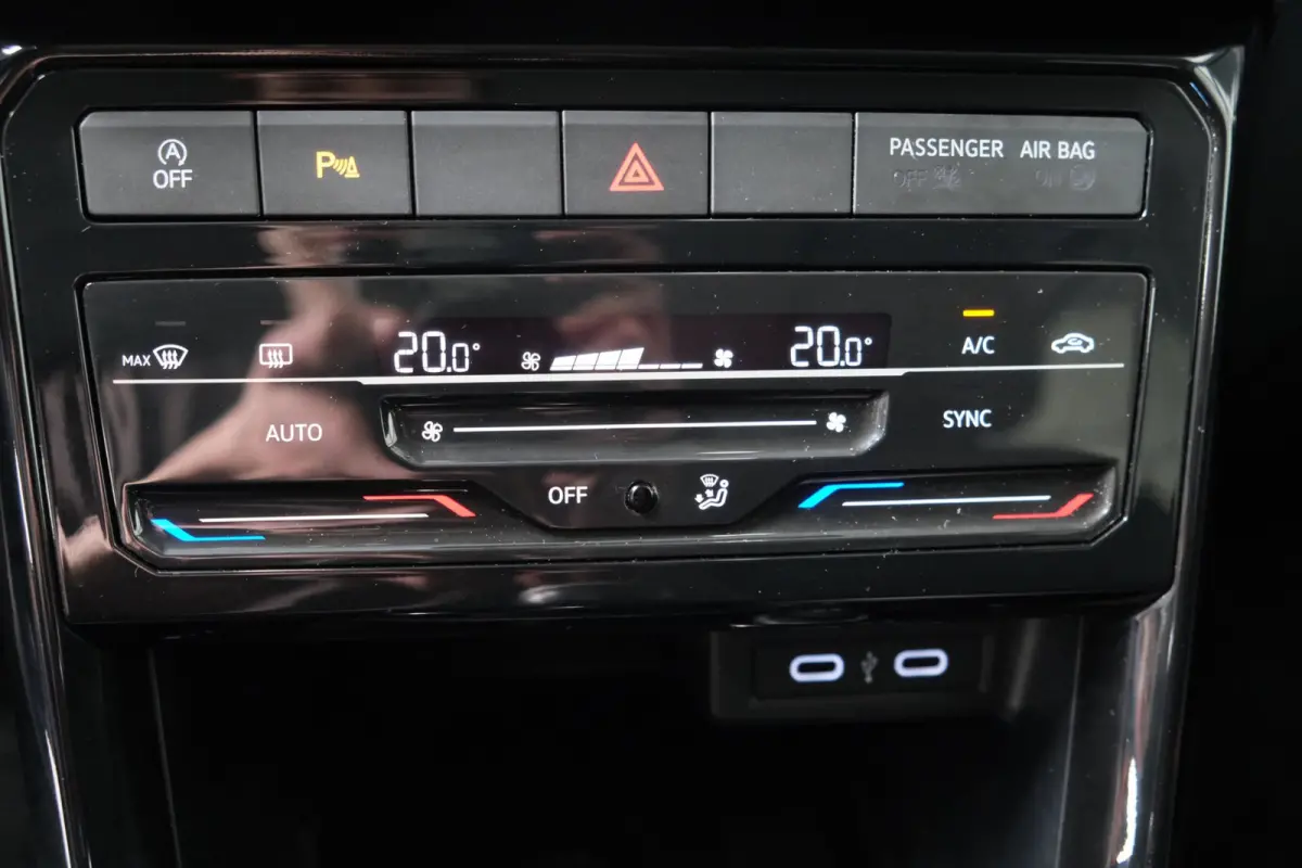 1.0 TSI Life - N.A.P. Airco, Cruise, Carplay, Camera, PDC.