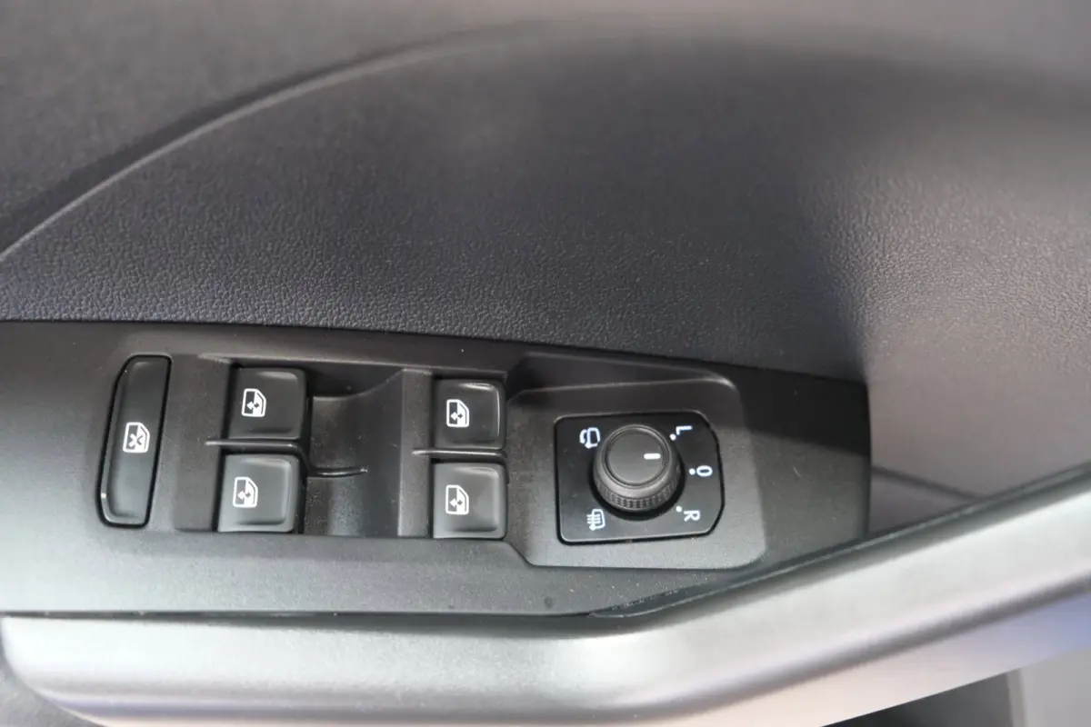 1.0 TSI Life - N.A.P. Airco, Cruise, Carplay, Camera, PDC.