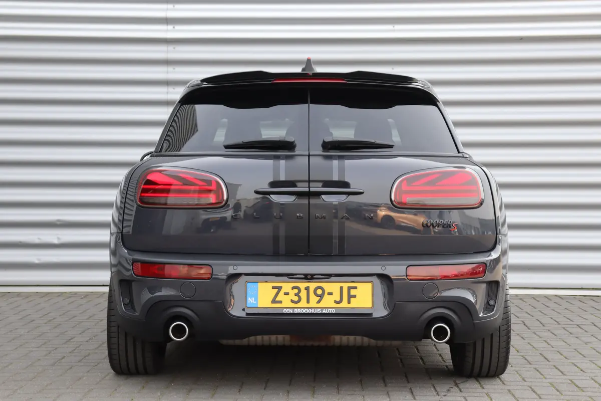 2.0 COOPER S 192PK JOHN COOPER WORKS AUTOMAAT / NAVI / LEDER / CLIMA / LED / PDC / 18" LMV / CAMERA / KEYLESS / PANO. DAK / WINTERPAKKET / UNIEK !!