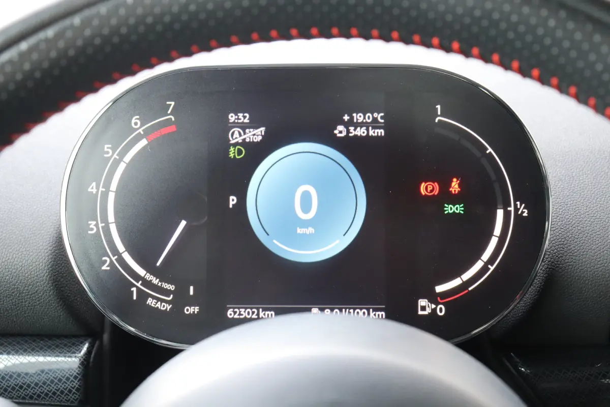 2.0 COOPER S 192PK JOHN COOPER WORKS AUTOMAAT / NAVI / LEDER / CLIMA / LED / PDC / 18" LMV / CAMERA / KEYLESS / PANO. DAK / WINTERPAKKET / UNIEK !!