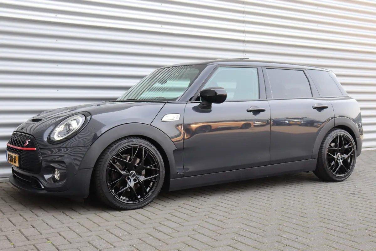 2.0 COOPER S 192PK JOHN COOPER WORKS AUTOMAAT / NAVI / LEDER / CLIMA / LED / PDC / 18" LMV / CAMERA / KEYLESS / PANO. DAK / WINTERPAKKET / UNIEK !!