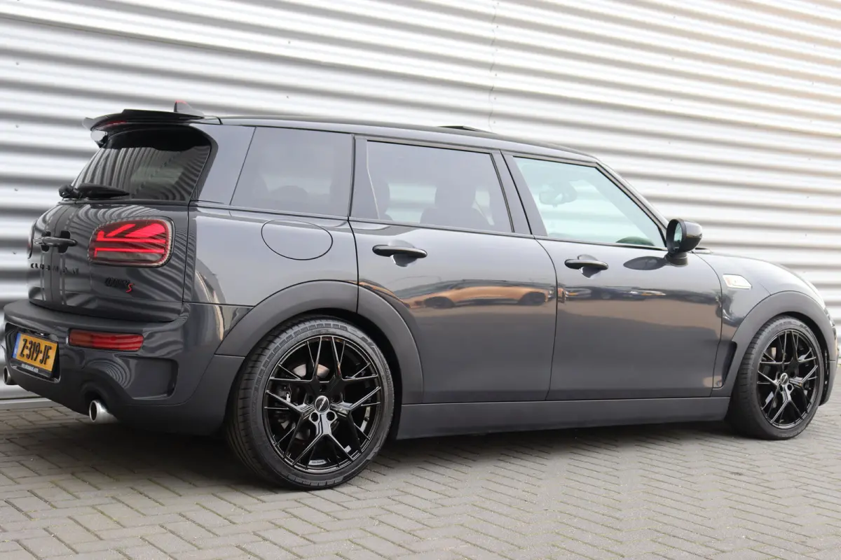 2.0 COOPER S 192PK JOHN COOPER WORKS AUTOMAAT / NAVI / LEDER / CLIMA / LED / PDC / 18" LMV / CAMERA / KEYLESS / PANO. DAK / WINTERPAKKET / UNIEK !!