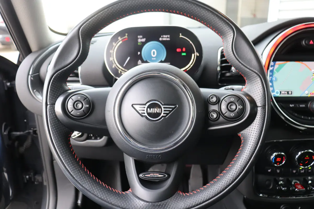 2.0 COOPER S 192PK JOHN COOPER WORKS AUTOMAAT / NAVI / LEDER / CLIMA / LED / PDC / 18" LMV / CAMERA / KEYLESS / PANO. DAK / WINTERPAKKET / UNIEK !!