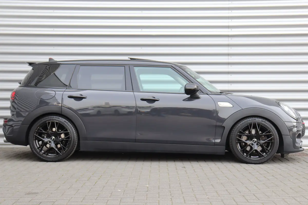 2.0 COOPER S 192PK JOHN COOPER WORKS AUTOMAAT / NAVI / LEDER / CLIMA / LED / PDC / 18" LMV / CAMERA / KEYLESS / PANO. DAK / WINTERPAKKET / UNIEK !!