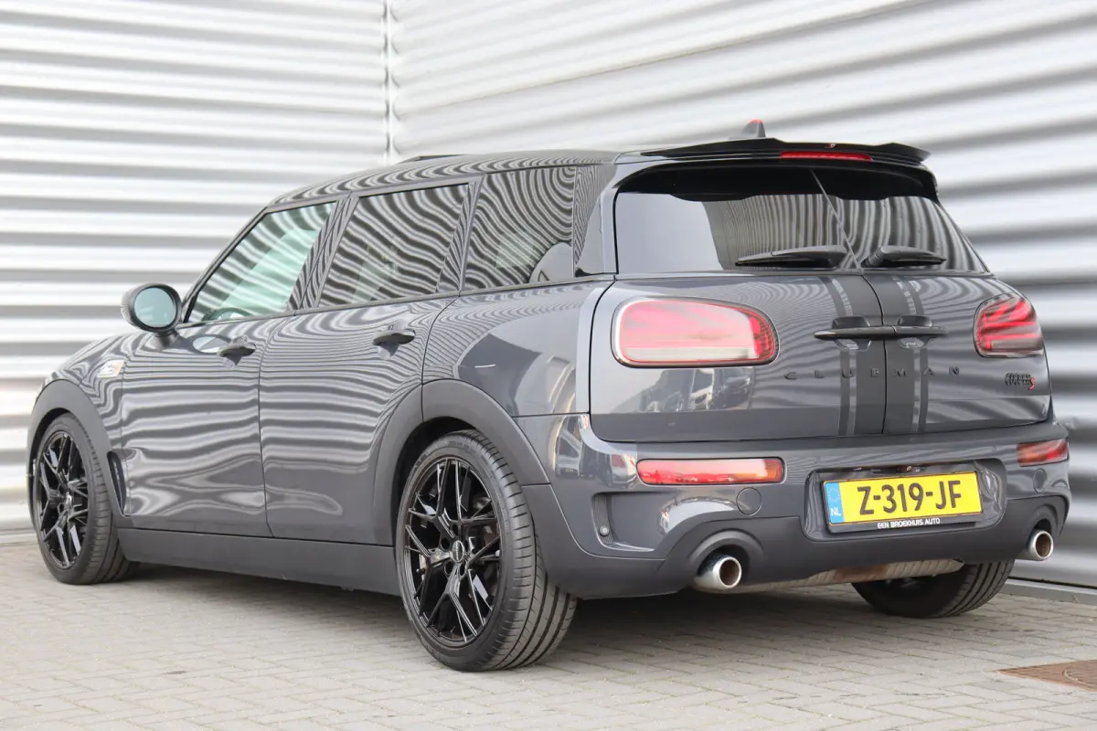 2.0 COOPER S 192PK JOHN COOPER WORKS AUTOMAAT / NAVI / LEDER / CLIMA / LED / PDC / 18" LMV / CAMERA / KEYLESS / PANO. DAK / WINTERPAKKET / UNIEK !!