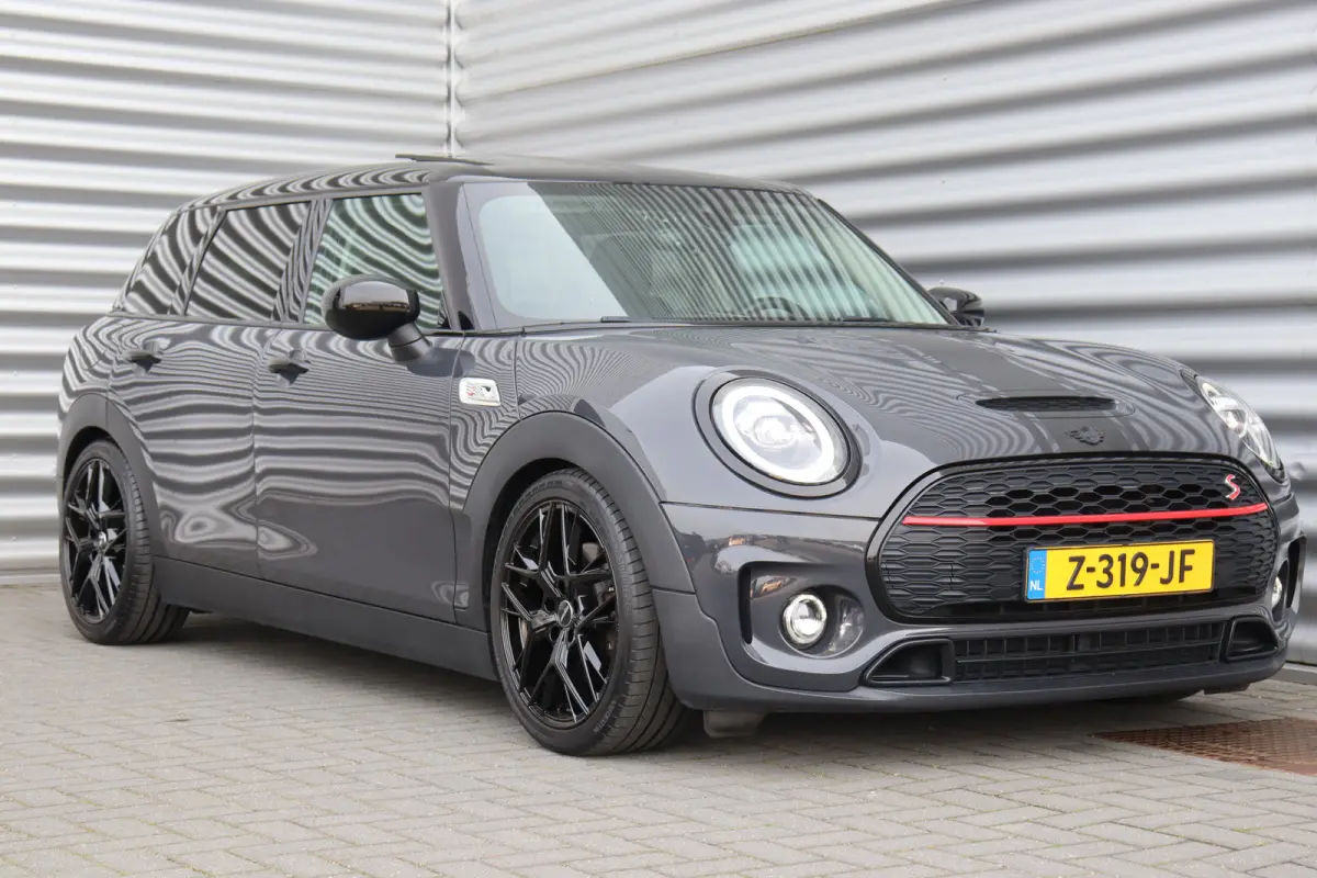 2.0 COOPER S 192PK JOHN COOPER WORKS AUTOMAAT / NAVI / LEDER / CLIMA / LED / PDC / 18" LMV / CAMERA / KEYLESS / PANO. DAK / WINTERPAKKET / UNIEK !!