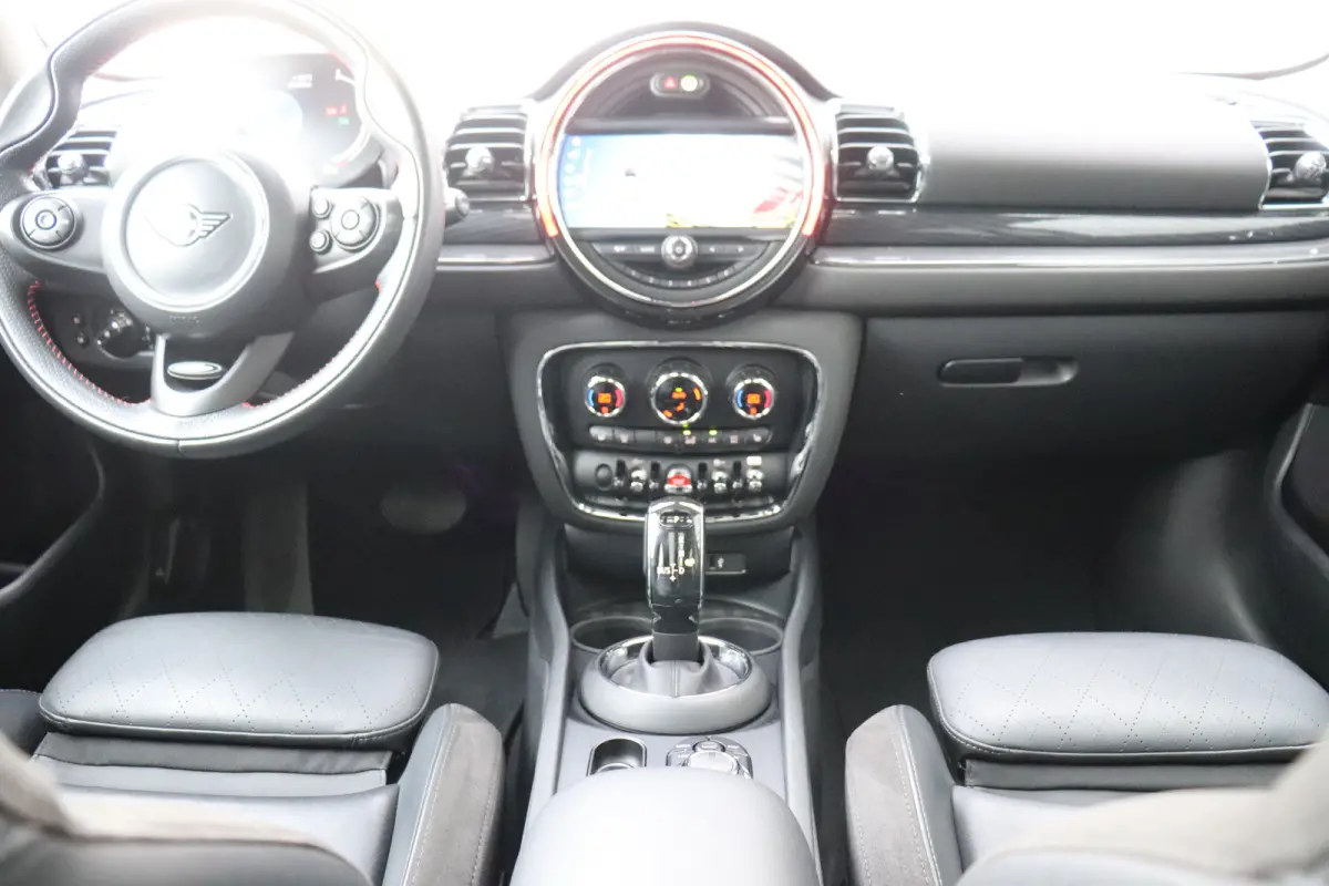 2.0 COOPER S 192PK JOHN COOPER WORKS AUTOMAAT / NAVI / LEDER / CLIMA / LED / PDC / 18" LMV / CAMERA / KEYLESS / PANO. DAK / WINTERPAKKET / UNIEK !!