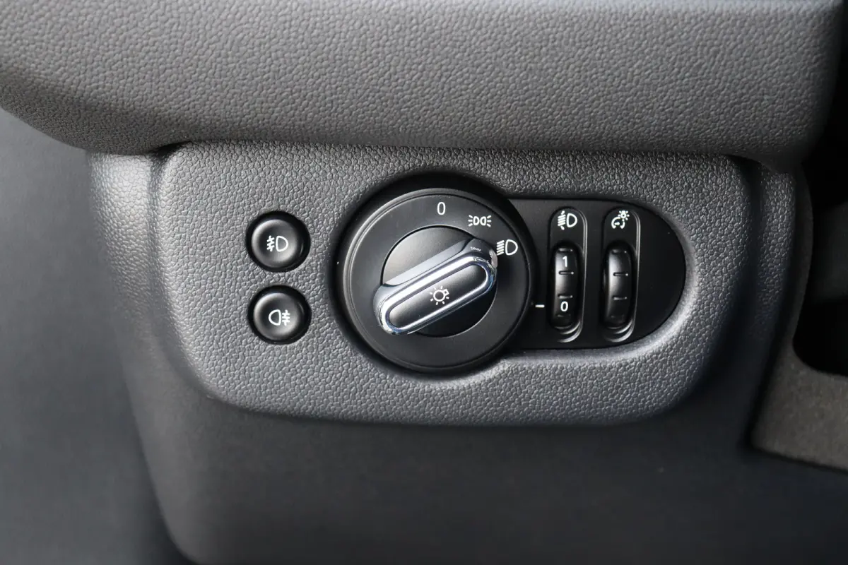 2.0 COOPER S 192PK JOHN COOPER WORKS AUTOMAAT / NAVI / LEDER / CLIMA / LED / PDC / 18" LMV / CAMERA / KEYLESS / PANO. DAK / WINTERPAKKET / UNIEK !!