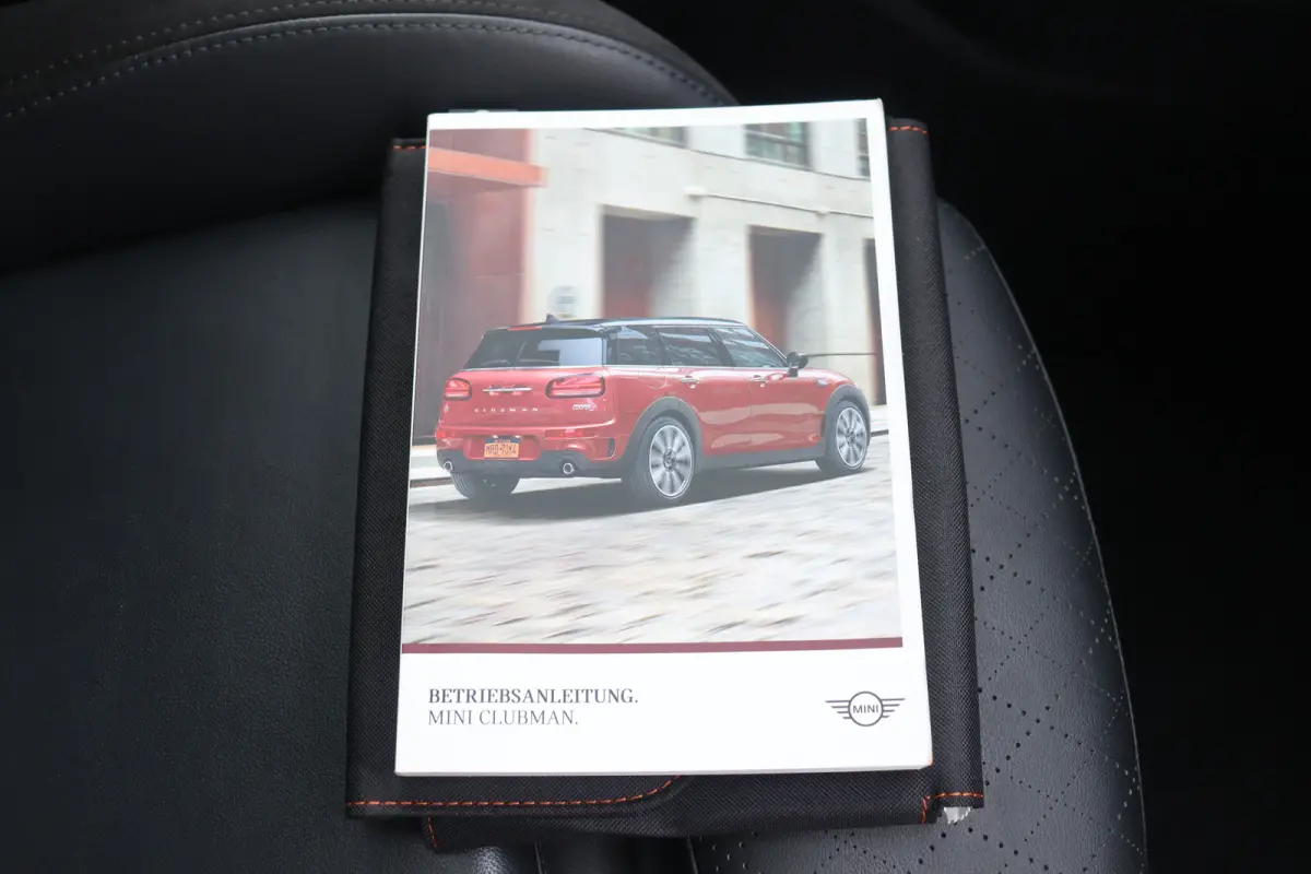 2.0 COOPER S 192PK JOHN COOPER WORKS AUTOMAAT / NAVI / LEDER / CLIMA / LED / PDC / 18" LMV / CAMERA / KEYLESS / PANO. DAK / WINTERPAKKET / UNIEK !!