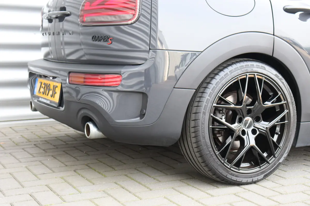 2.0 COOPER S 192PK JOHN COOPER WORKS AUTOMAAT / NAVI / LEDER / CLIMA / LED / PDC / 18" LMV / CAMERA / KEYLESS / PANO. DAK / WINTERPAKKET / UNIEK !!