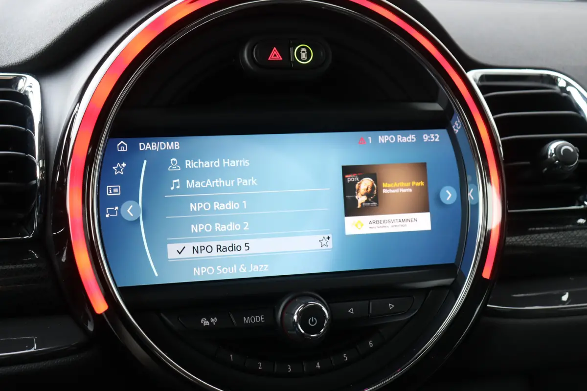 2.0 COOPER S 192PK JOHN COOPER WORKS AUTOMAAT / NAVI / LEDER / CLIMA / LED / PDC / 18" LMV / CAMERA / KEYLESS / PANO. DAK / WINTERPAKKET / UNIEK !!