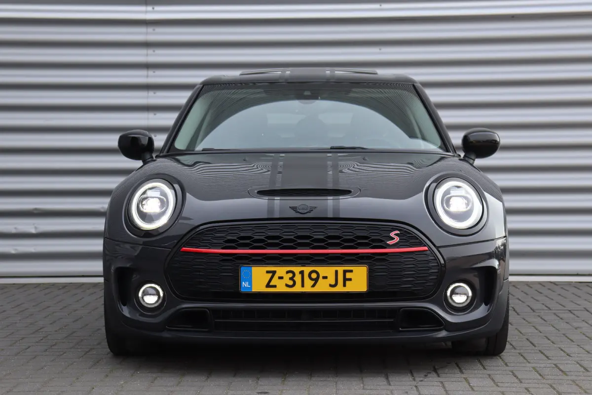 2.0 COOPER S 192PK JOHN COOPER WORKS AUTOMAAT / NAVI / LEDER / CLIMA / LED / PDC / 18" LMV / CAMERA / KEYLESS / PANO. DAK / WINTERPAKKET / UNIEK !!
