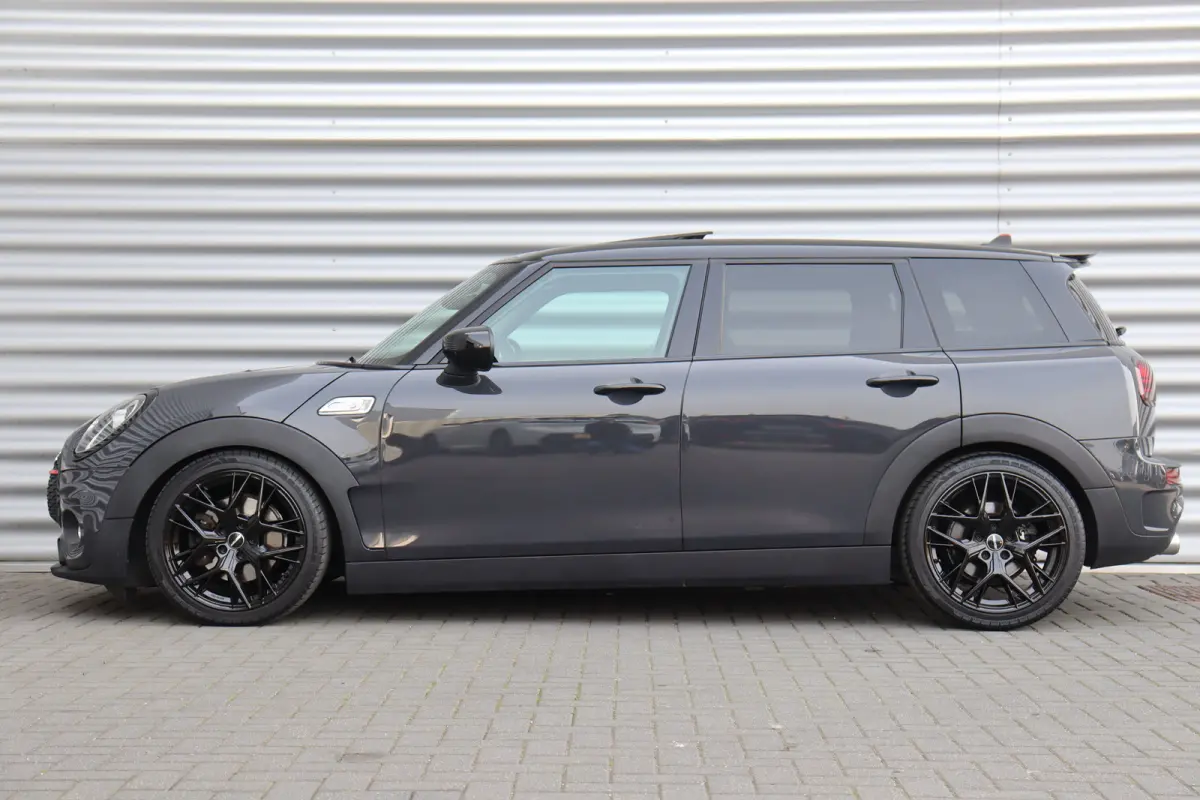 2.0 COOPER S 192PK JOHN COOPER WORKS AUTOMAAT / NAVI / LEDER / CLIMA / LED / PDC / 18" LMV / CAMERA / KEYLESS / PANO. DAK / WINTERPAKKET / UNIEK !!