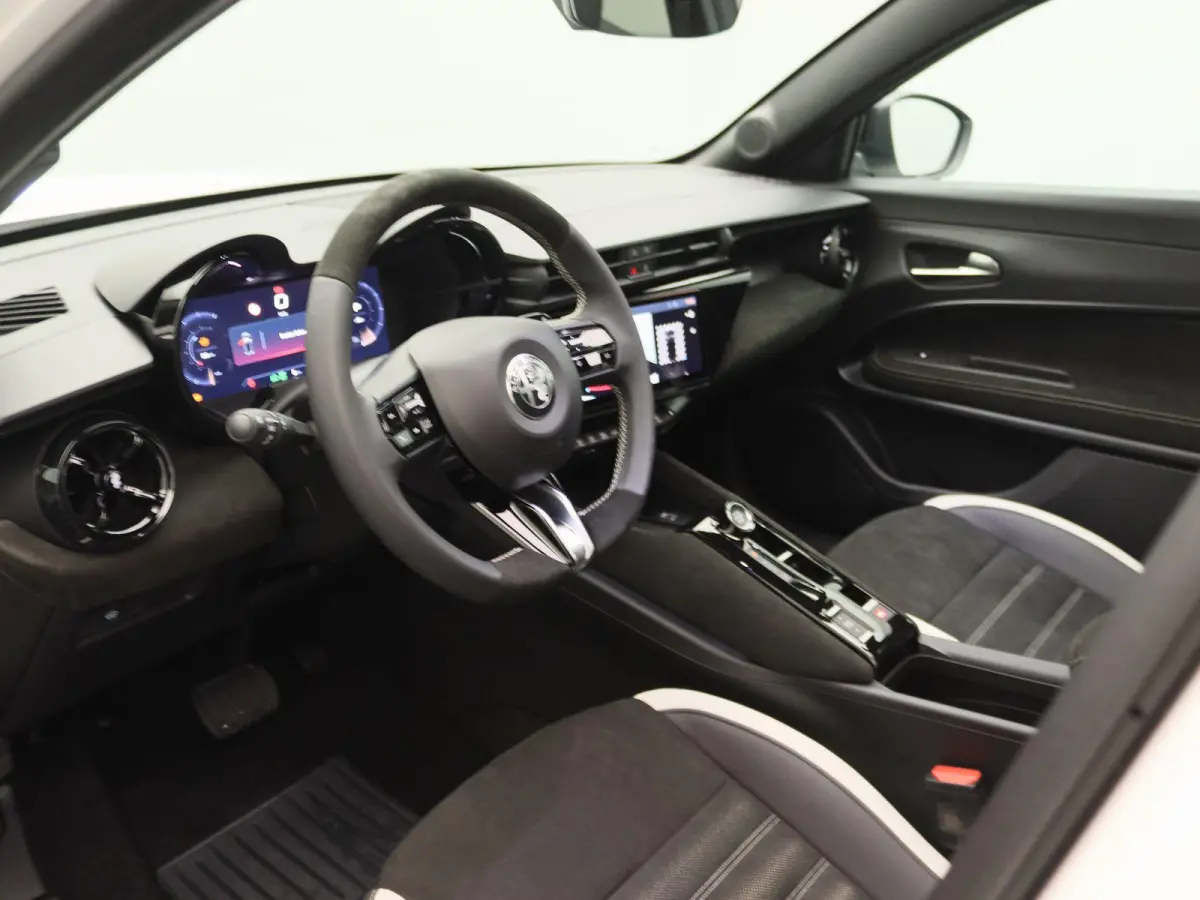1.2 Turbo Hybrid Ibrida Sport Speciale | Alcantara | Panoramadak | Technopack