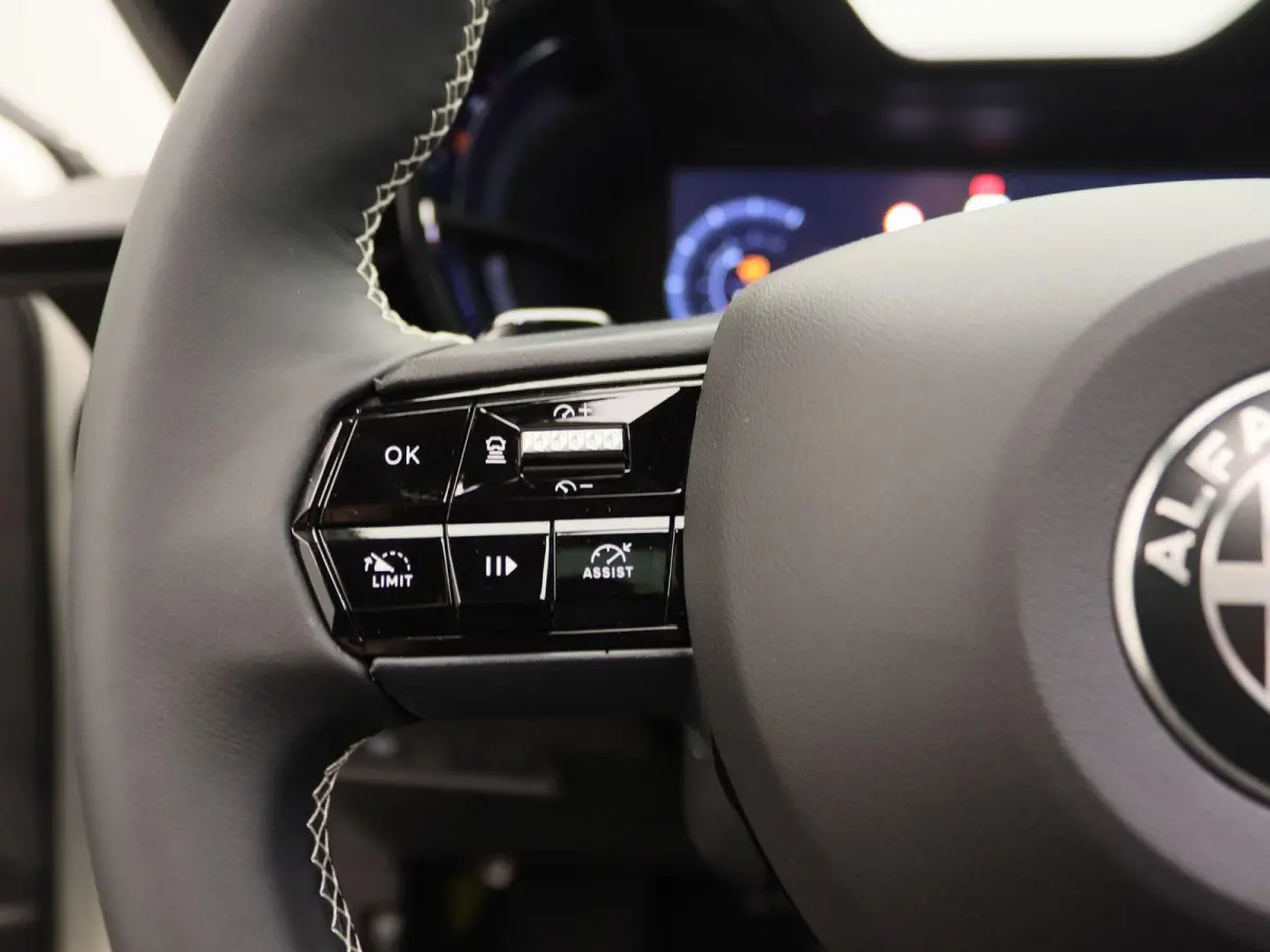 1.2 Turbo Hybrid Ibrida Sport Speciale | Alcantara | Panoramadak | Technopack