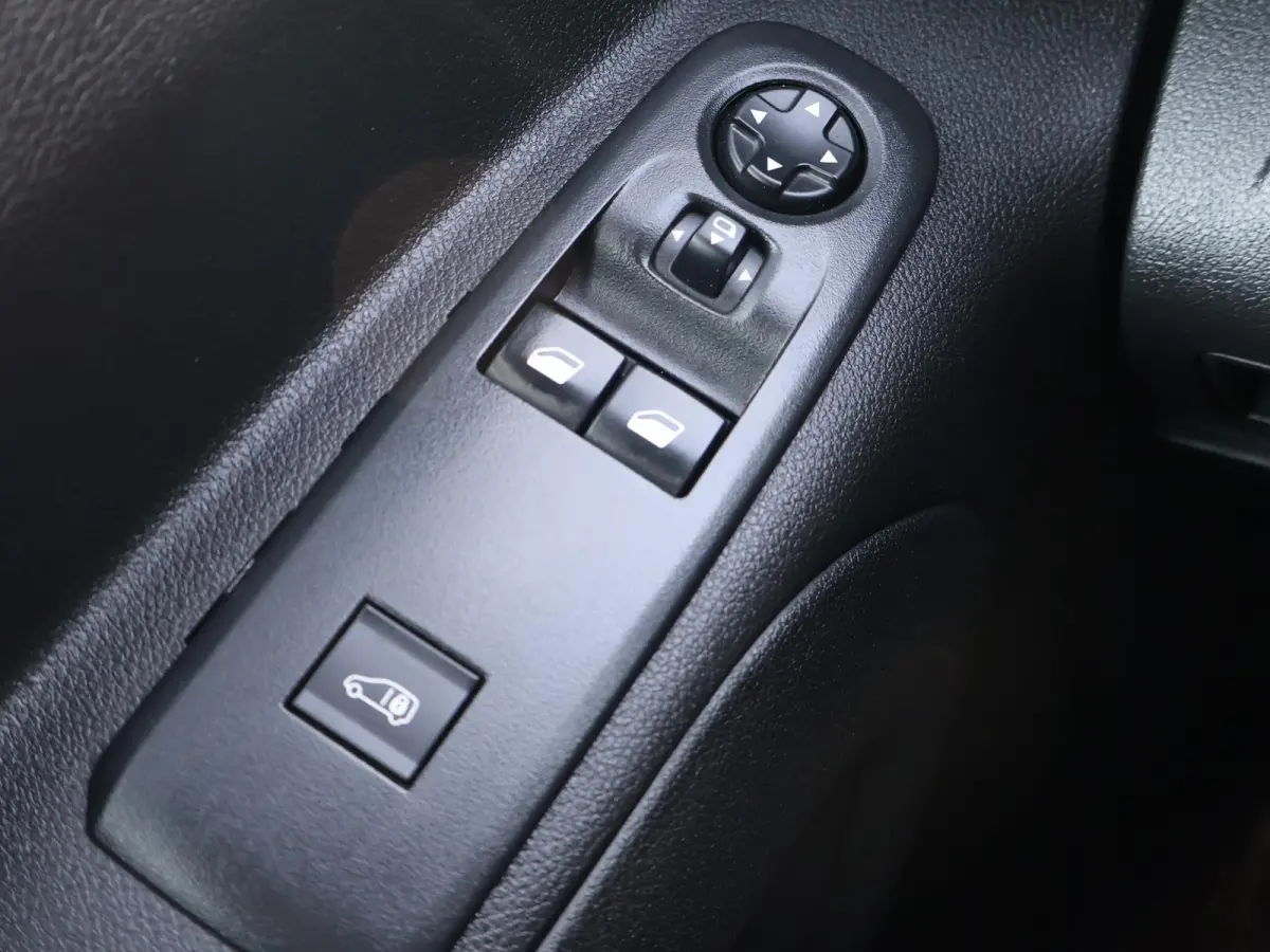 1.5 BLUEHDI 100 PK PREMIUM + BOTT KAST | 230V OMVORMER | TREKHAAK | APPLE CARPLAY