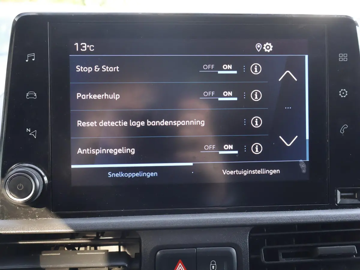 1.5 BLUEHDI 100 PK PREMIUM + BOTT KAST | 230V OMVORMER | TREKHAAK | APPLE CARPLAY