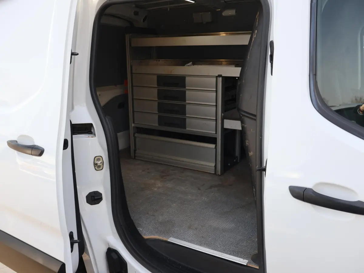 1.5 BLUEHDI 100 PK PREMIUM + BOTT KAST | 230V OMVORMER | TREKHAAK | APPLE CARPLAY
