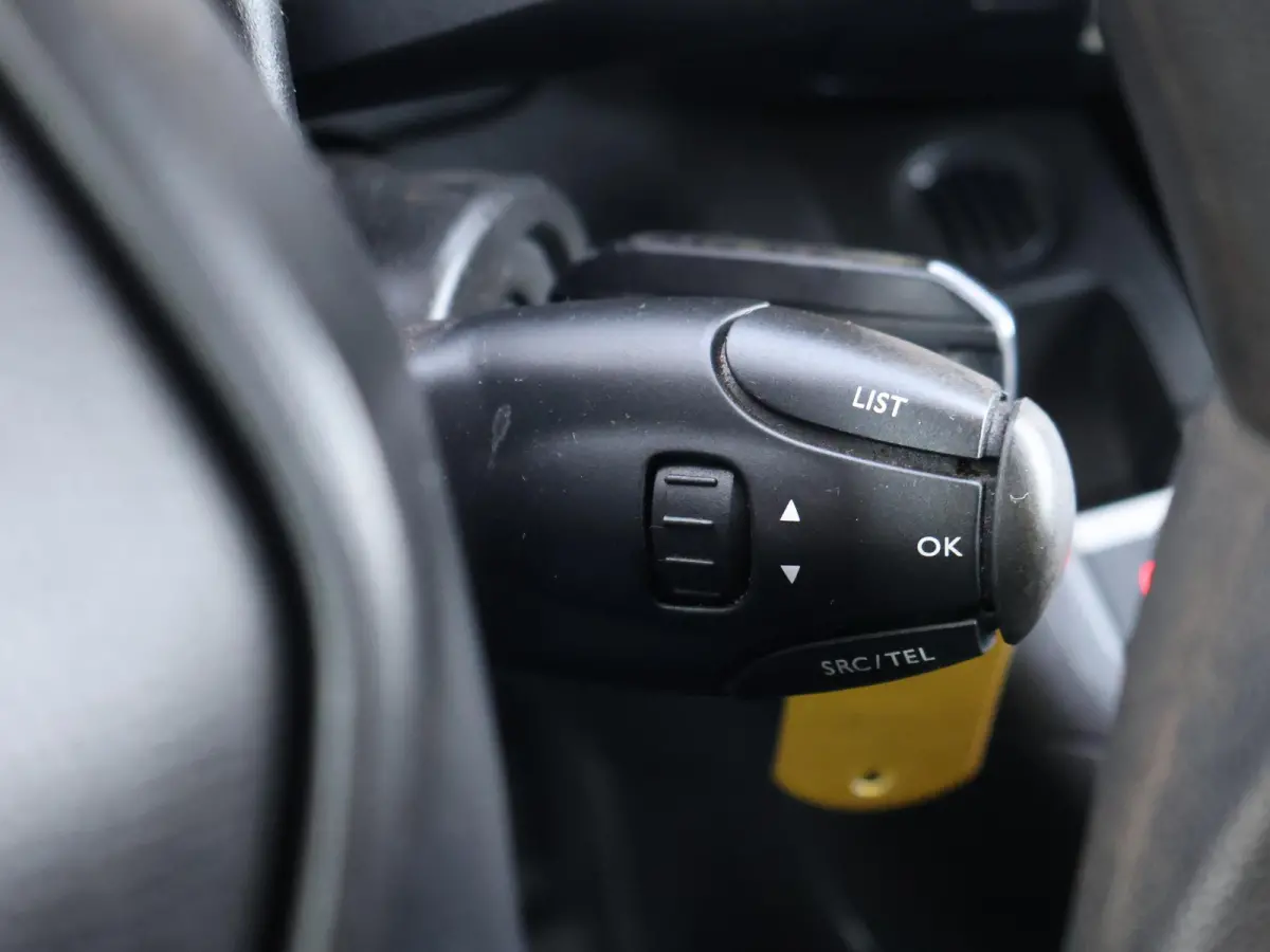 1.5 BLUEHDI 100 PK PREMIUM + BOTT KAST | 230V OMVORMER | TREKHAAK | APPLE CARPLAY