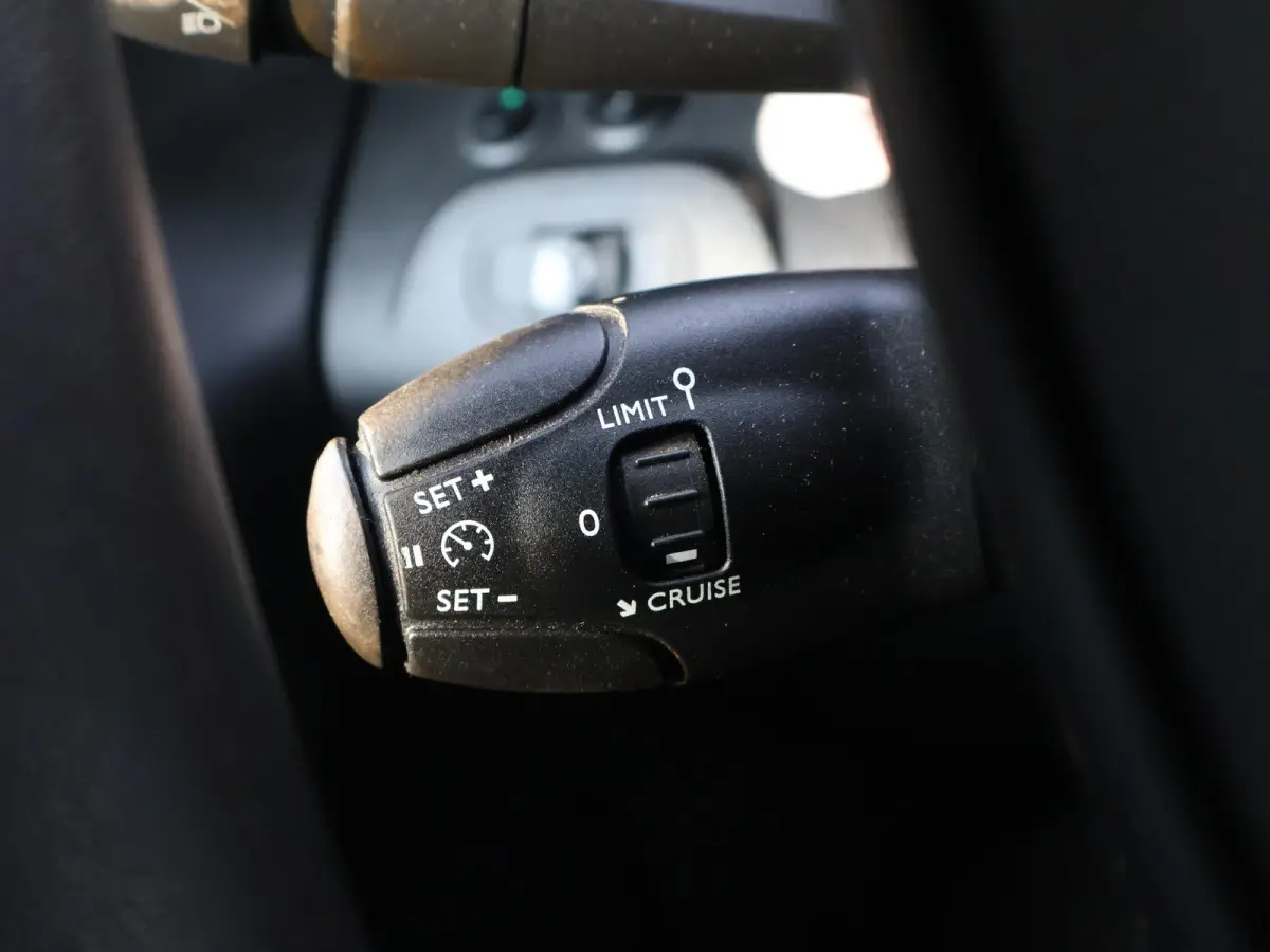 1.5 BLUEHDI 100 PK PREMIUM + BOTT KAST | 230V OMVORMER | TREKHAAK | APPLE CARPLAY