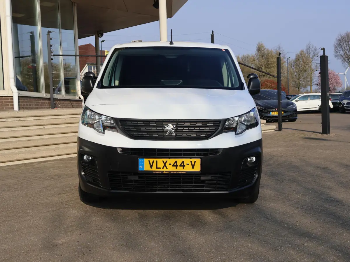 1.5 BLUEHDI 100 PK PREMIUM + BOTT KAST | 230V OMVORMER | TREKHAAK | APPLE CARPLAY