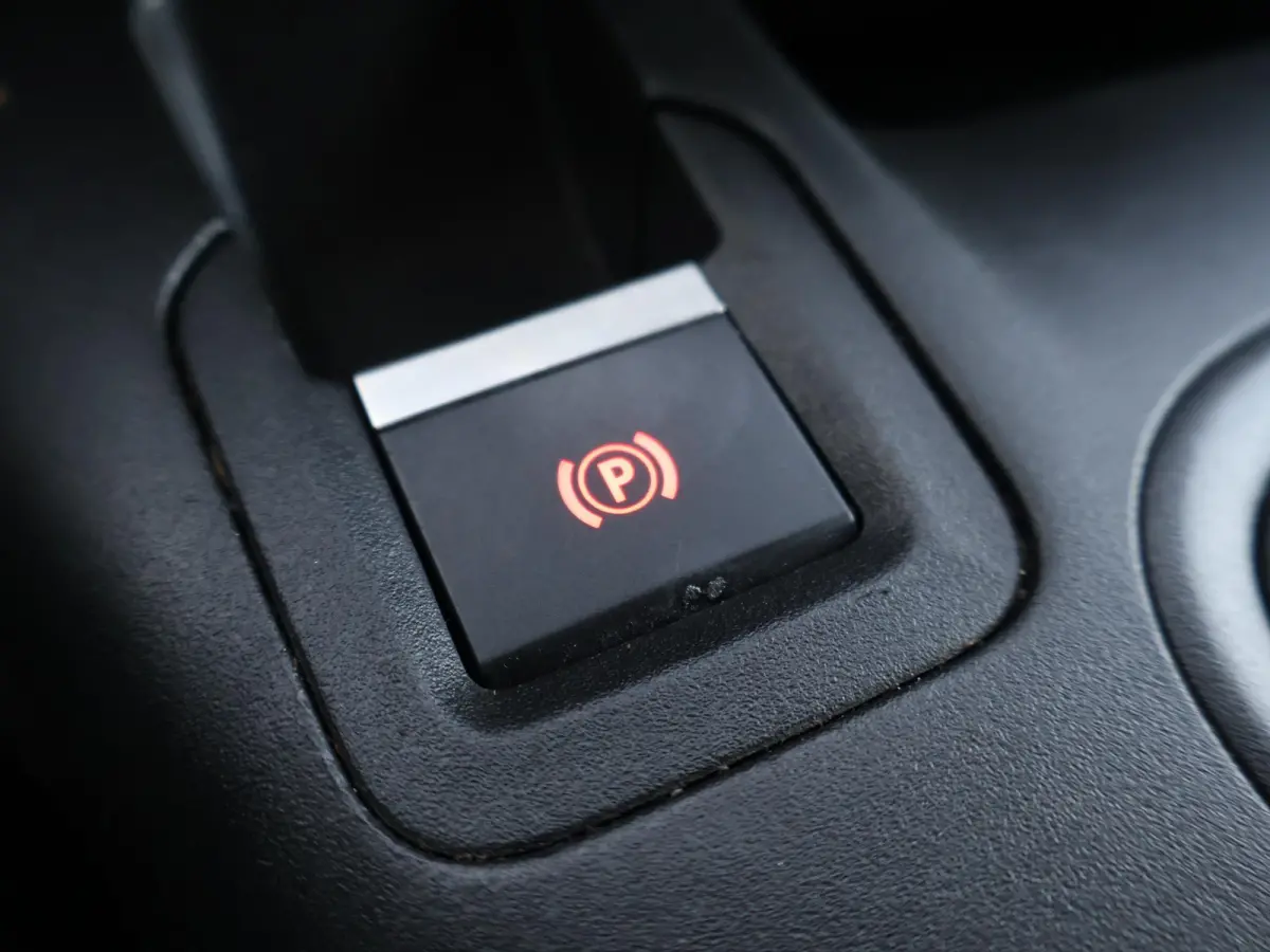 1.5 BLUEHDI 100 PK PREMIUM + BOTT KAST | 230V OMVORMER | TREKHAAK | APPLE CARPLAY
