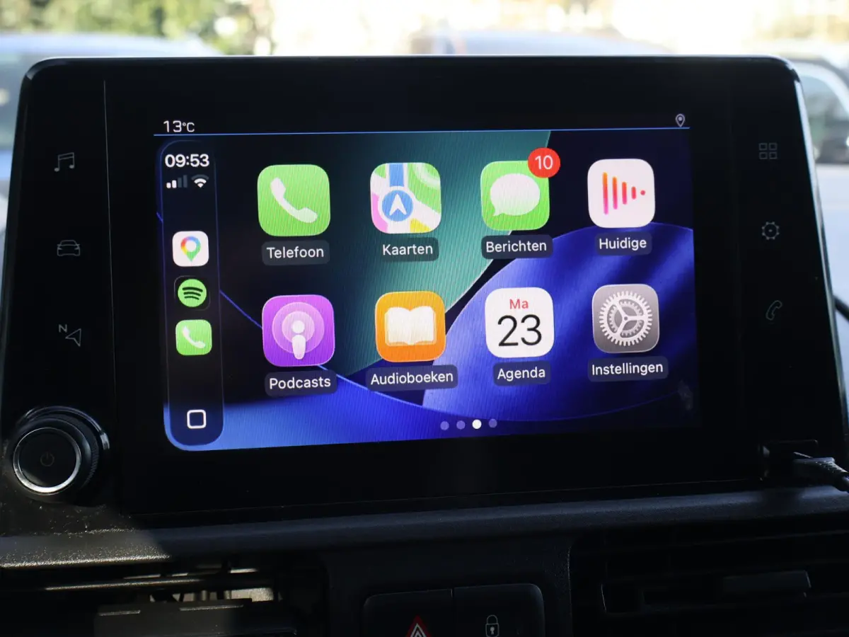 1.5 BLUEHDI 100 PK PREMIUM + BOTT KAST | 230V OMVORMER | TREKHAAK | APPLE CARPLAY