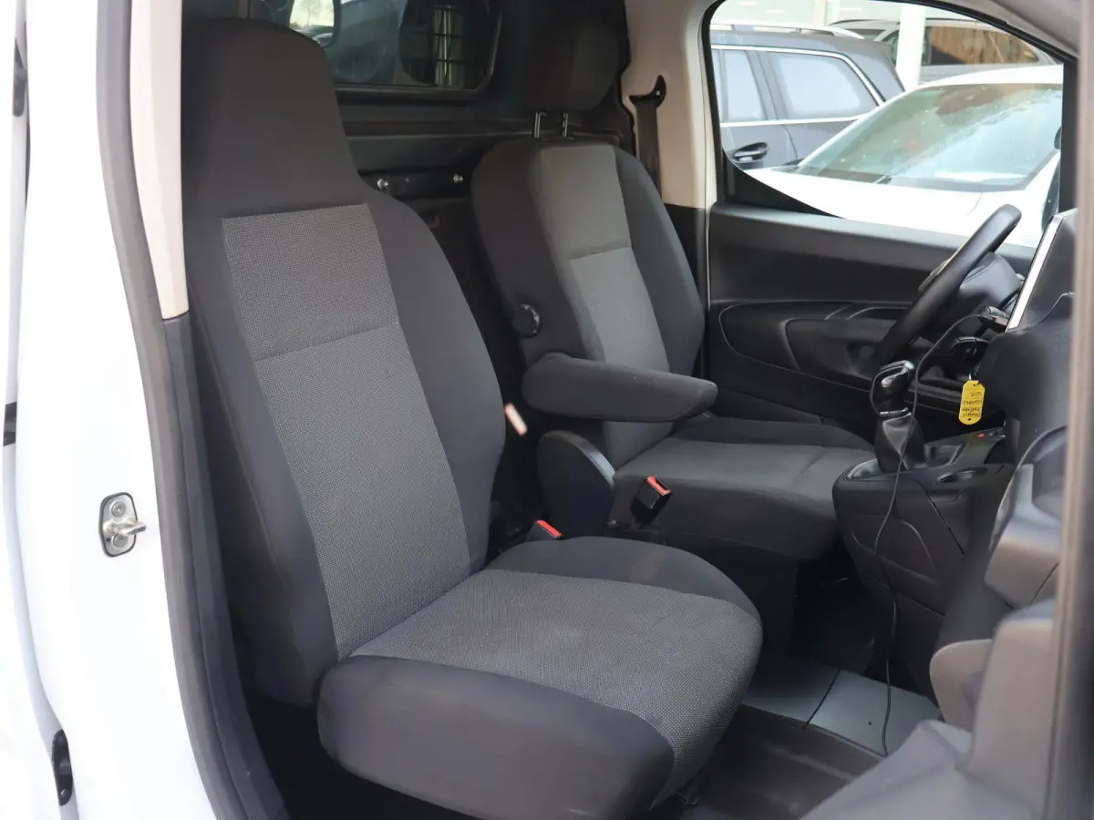 1.5 BLUEHDI 100 PK PREMIUM + BOTT KAST | 230V OMVORMER | TREKHAAK | APPLE CARPLAY
