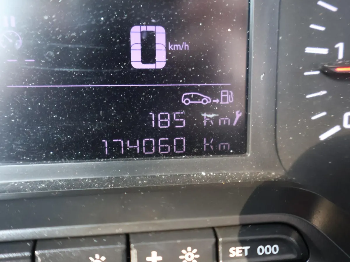 1.5 BLUEHDI 100 PK PREMIUM + BOTT KAST | 230V OMVORMER | TREKHAAK | APPLE CARPLAY