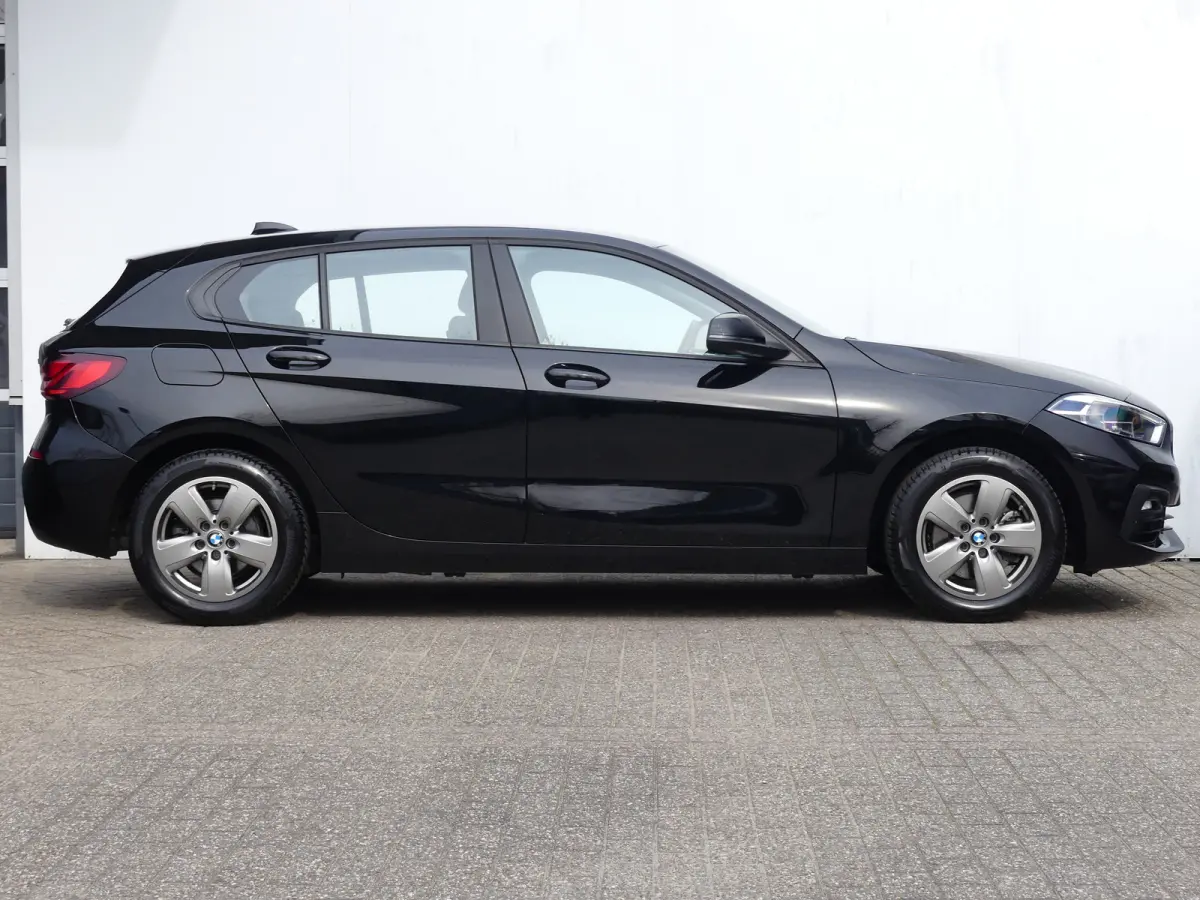 118i Business Edition | PARKEERSENSOREN V+A | APPLE CARPLAY / ANDRIOD AUTO | NAVI |