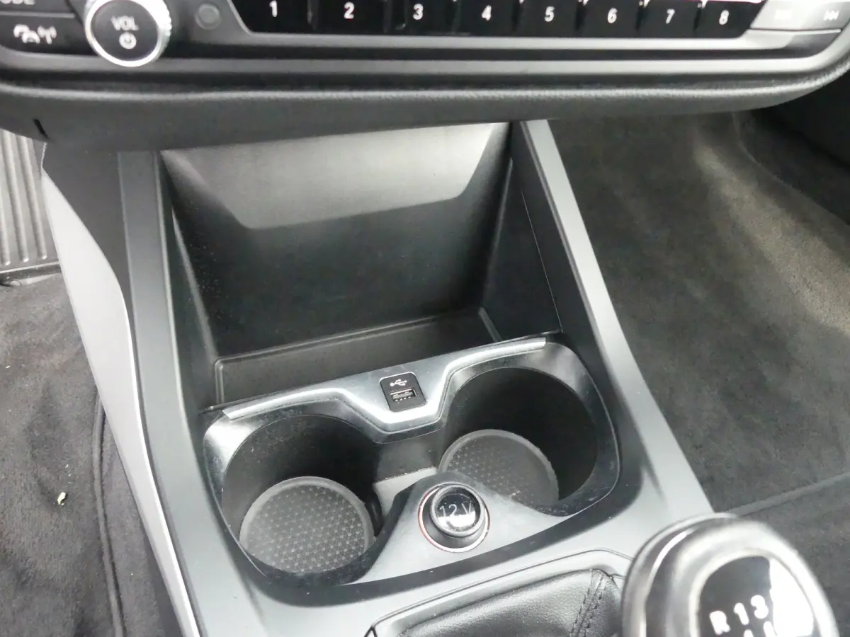 118i Business Edition | PARKEERSENSOREN V+A | APPLE CARPLAY / ANDRIOD AUTO | NAVI |