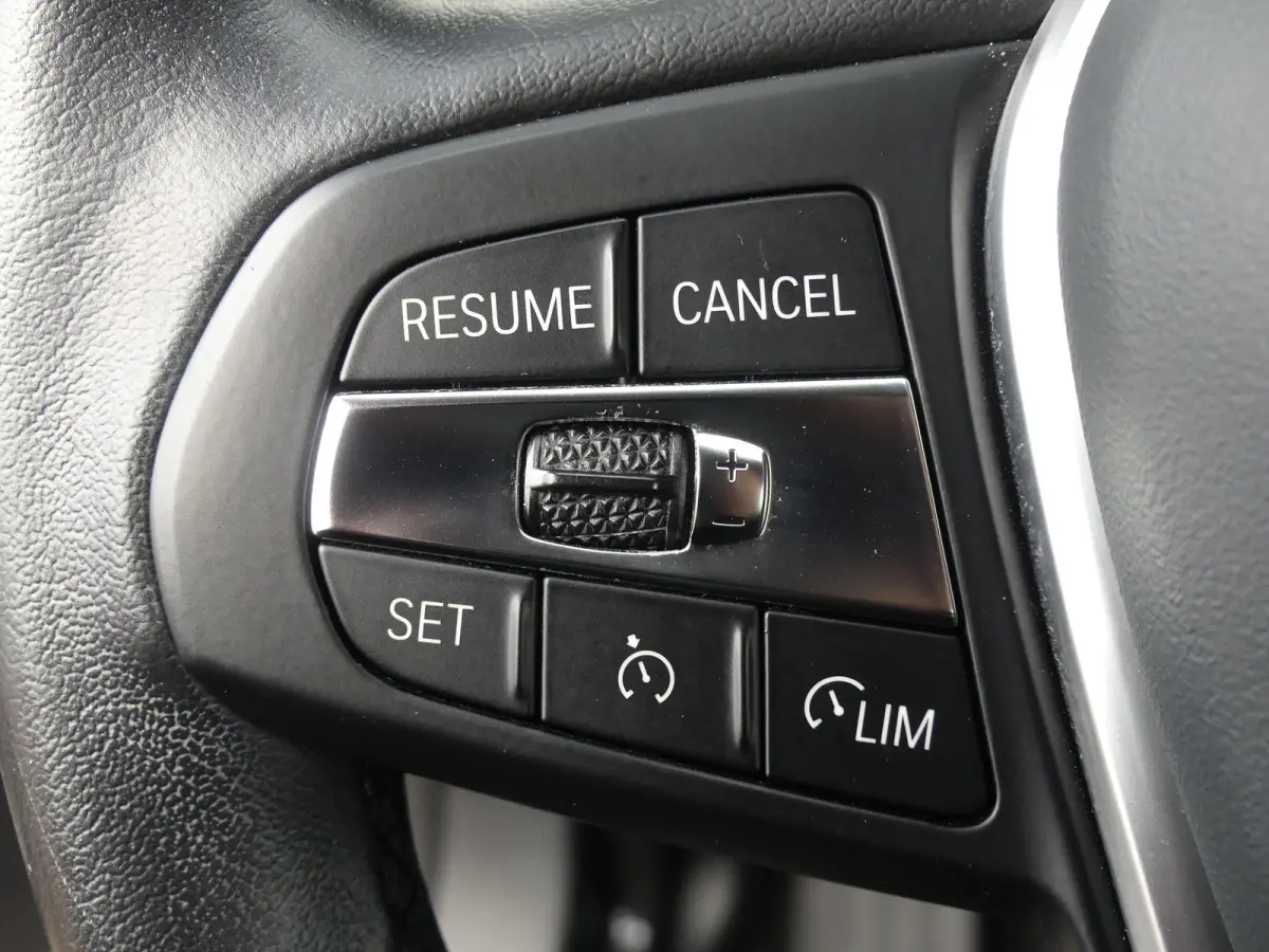 118i Business Edition | PARKEERSENSOREN V+A | APPLE CARPLAY / ANDRIOD AUTO | NAVI |