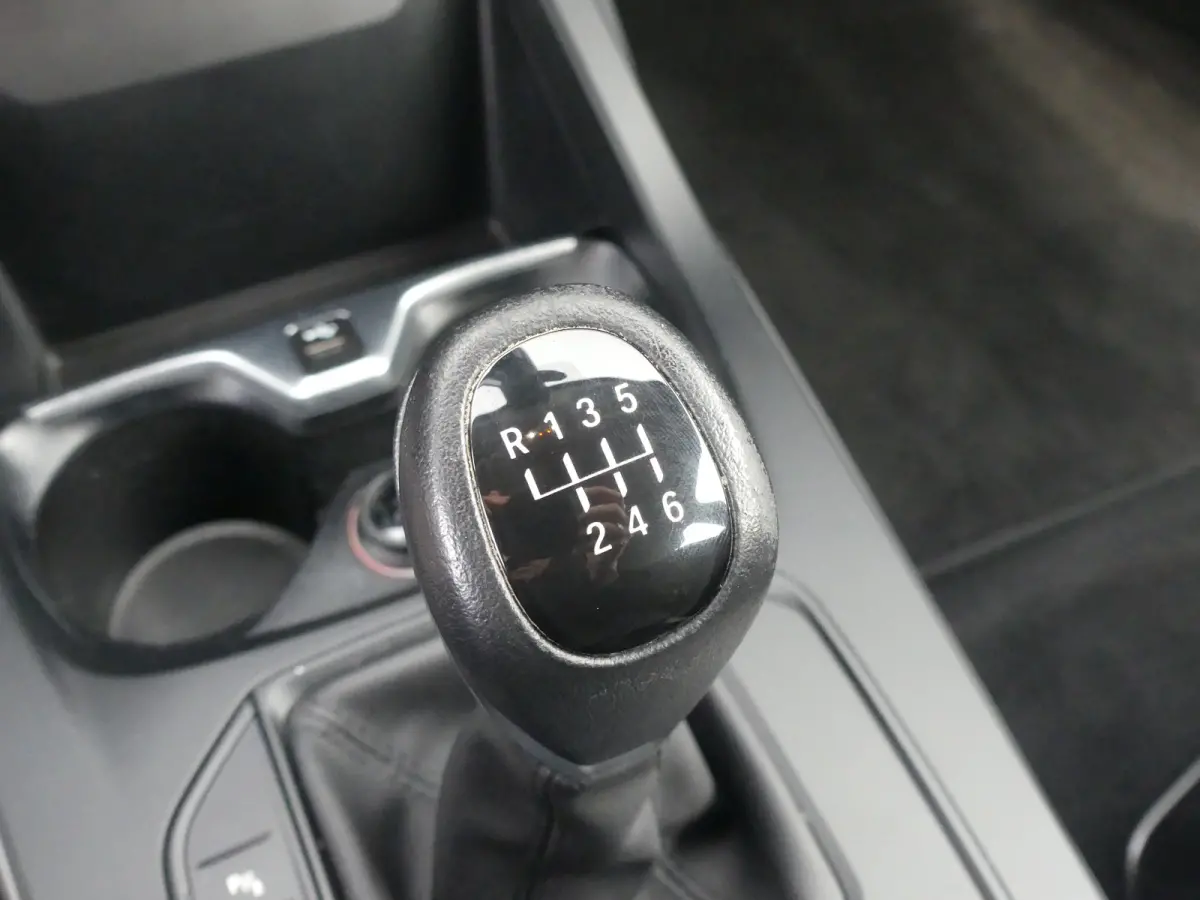 118i Business Edition | PARKEERSENSOREN V+A | APPLE CARPLAY / ANDRIOD AUTO | NAVI |
